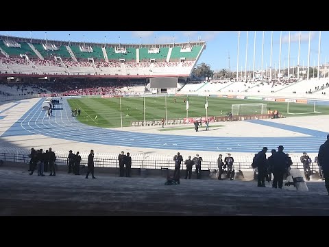 En solidarité avec les manifestations anti Bouteflika, les supporters algérois boudent le derby USMA/MCA.