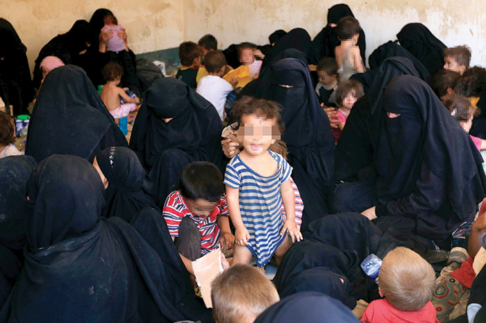 Sur ordre de Mohammed VI, 280 veuves de Daech et 391 de leurs enfants vont regagner le Maroc