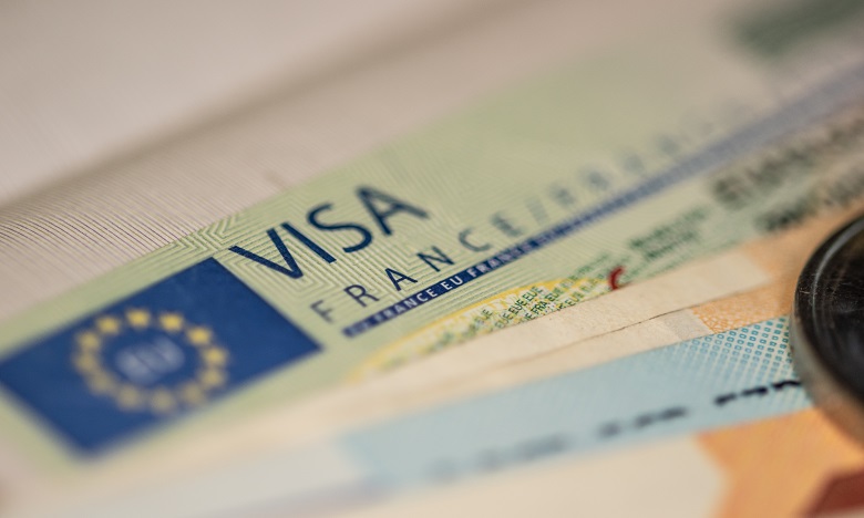 Réduction des visas Schengen : la France a-t-elle inclus le Maroc et la Tunisie dans la liste pour ne pas fâcher l’Algérie ?