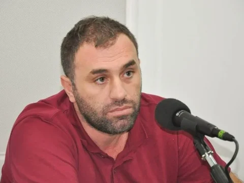 Deux ans après la tentative d’assassinat, la justice française ouvre un procès pour une opération ciblée contre l’opposant algérien Abdou Semmar