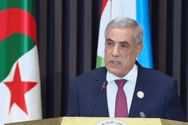 Algérie. Accidents de bus, fiasco automobile et économie à la dérive : les raisons du limogeage du premier ministre Nadir Larbaoui par le président Tebboune