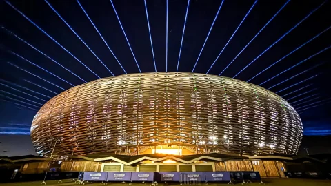 Performance mondiale : le stade Prince Moulay Abdellah se dote 19 200 triangles dorés d’aluminium et 70 km de LED