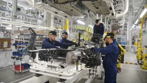 Exclusif. Automobile : le gouvernement va auditer le taux d&rsquo;intégration locale et les chiffres d&rsquo;affaires de Renault et de Stellantis