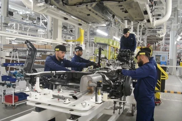 Exclusif. Automobile : le gouvernement va auditer le taux d&rsquo;intégration locale et les chiffres d&rsquo;affaires de Renault et de Stellantis