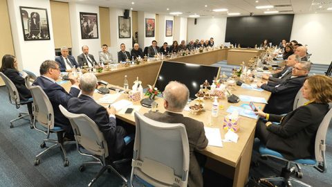 RNI : l’annonce du retrait d’Aziz Akhannouch fait couler les larmes de certains membres du Bureau Politique et brise des ambitions