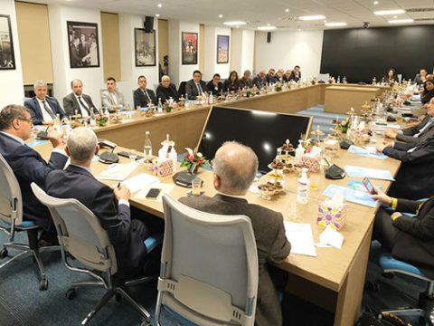 RNI : l’annonce du retrait d’Aziz Akhannouch fait couler les larmes de certains membres du Bureau Politique et brise des ambitions