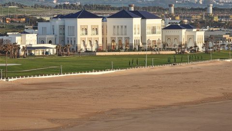 Palais Al Saoud à Tanger : 50 entreprises marocaines sans paiement, 5 millions de dollars en suspens et des centaines d’emplois menacés