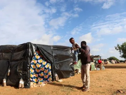 Exclusif. Près de 70 migrants échangés contre des barils de carburant dans une caserne tunisienne