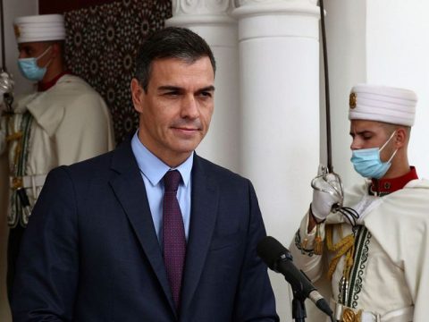 Pedro Sánchez à Alger : la difficile opération de réconciliation après le revirement pro marocain sur le Sahara