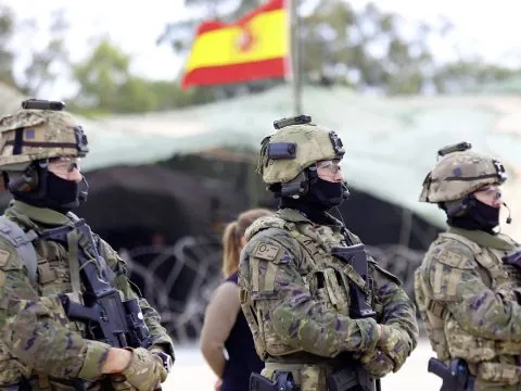 «Nous vous éteindrons en 24 heures» : des généraux espagnols à la retraite menacent directement le Maroc d’une guerre totale