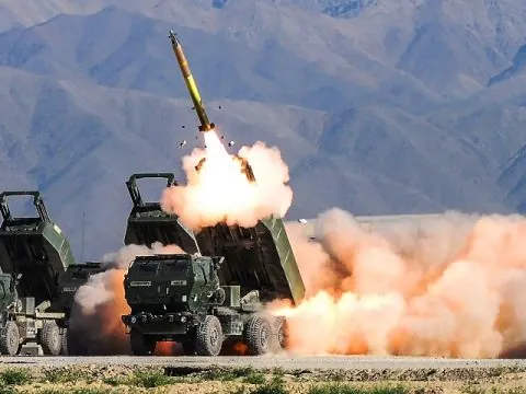 Défense : le Maroc en passe de doter ses HIMARS d&rsquo;une frappe longue portée grâce à Israël